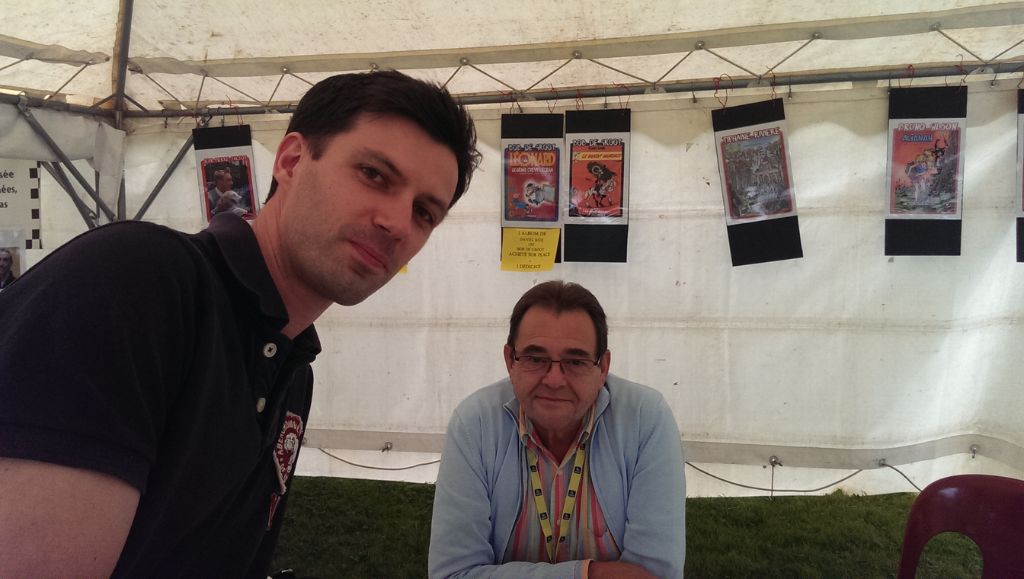 BADUS est au premier plan, en selfie, avec Bob De GROOT, scénariste de Léonard, Lucky Luke, au festival Les courants de Saint-Ouen-les-Vignes (Amboise) en 2018.